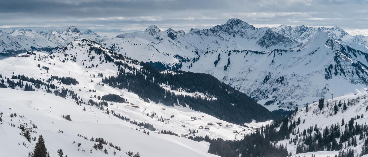 Skigebiet Damüls Mellau mit Weitblick auf die Berge